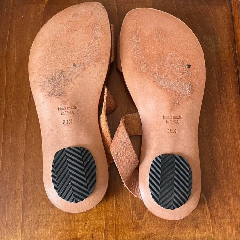 Cydwoq Handcrafted Tan Leather Toe-Loop Sandals